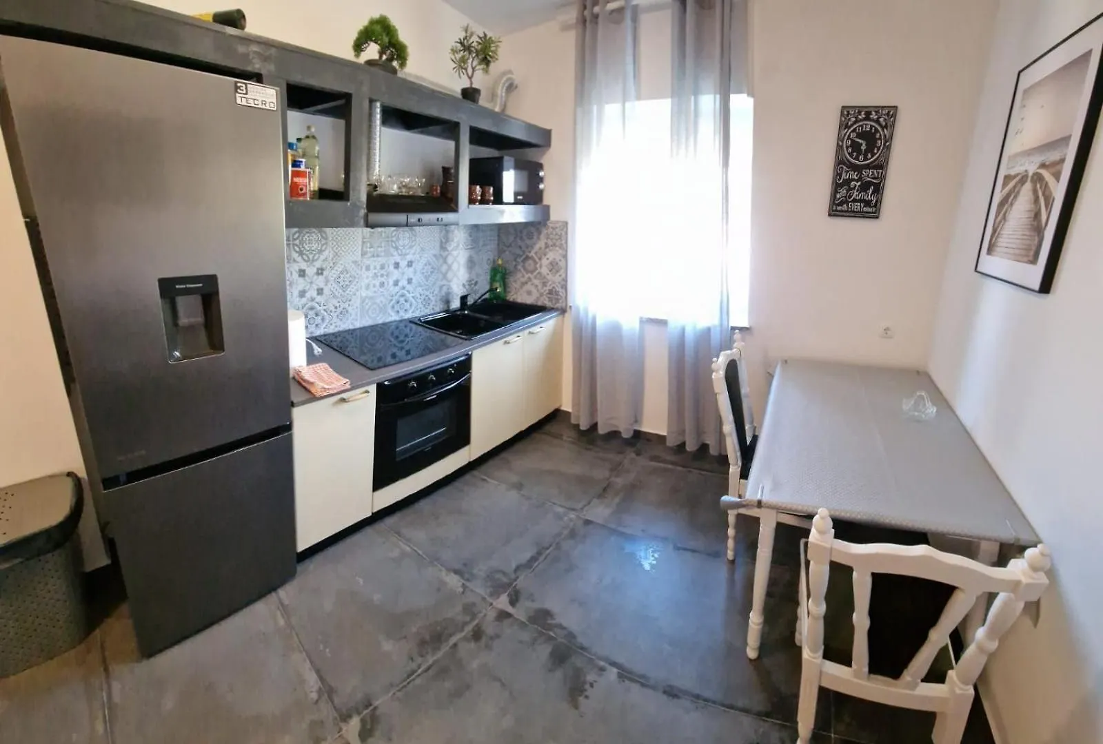 Island Chill Apartments One カリ