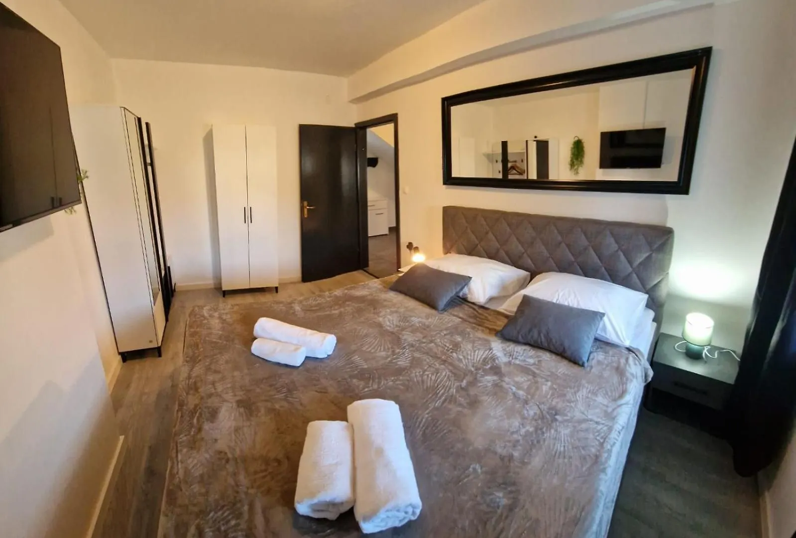 Island Chill Apartments One カリ